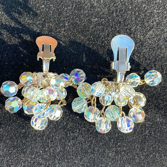 Aurora Borealis bracelet and hanging clip earrings. - Picture 9 of 14